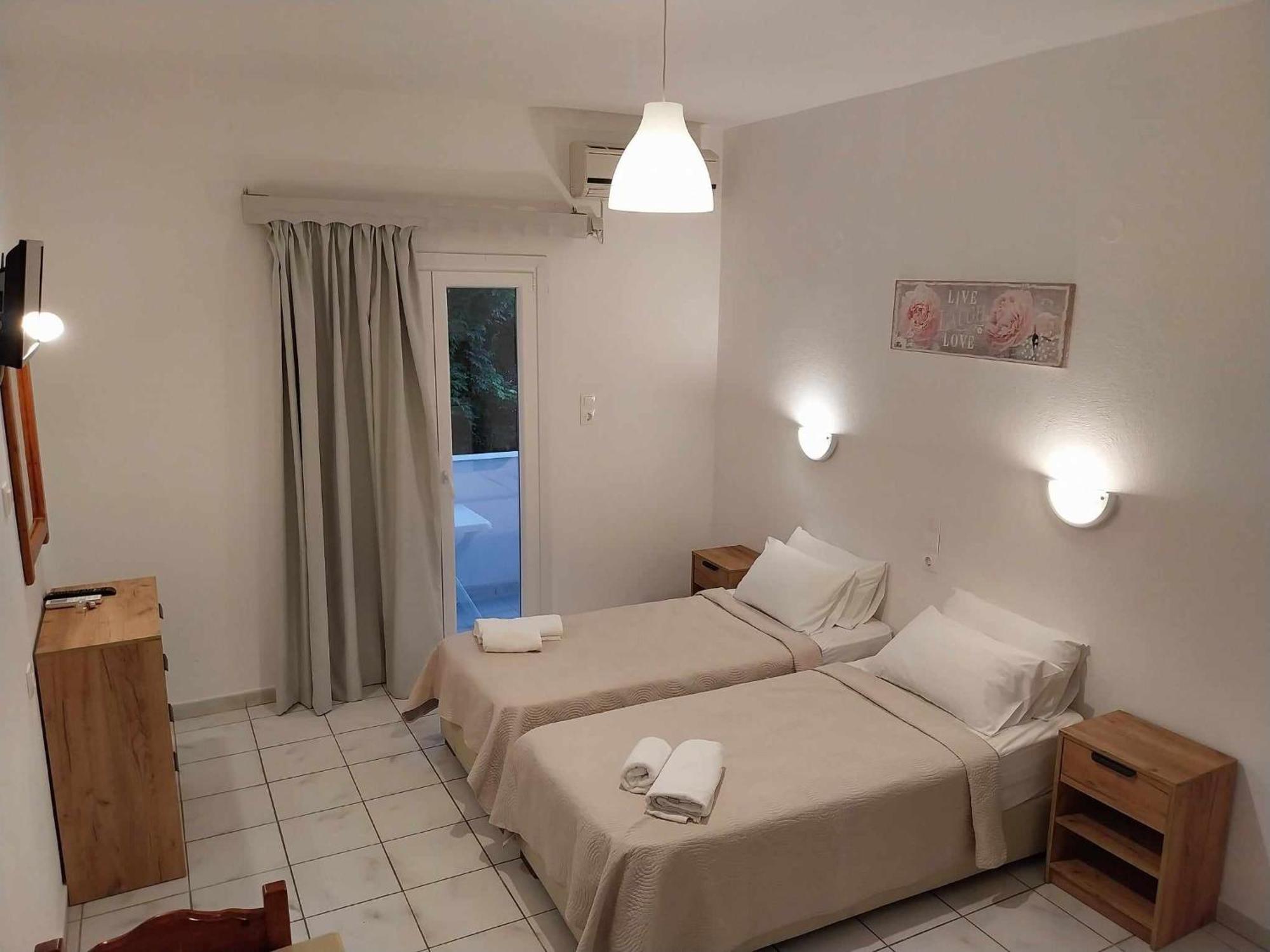 Gorgona Apartments & Studios Ipsos Bagian luar foto